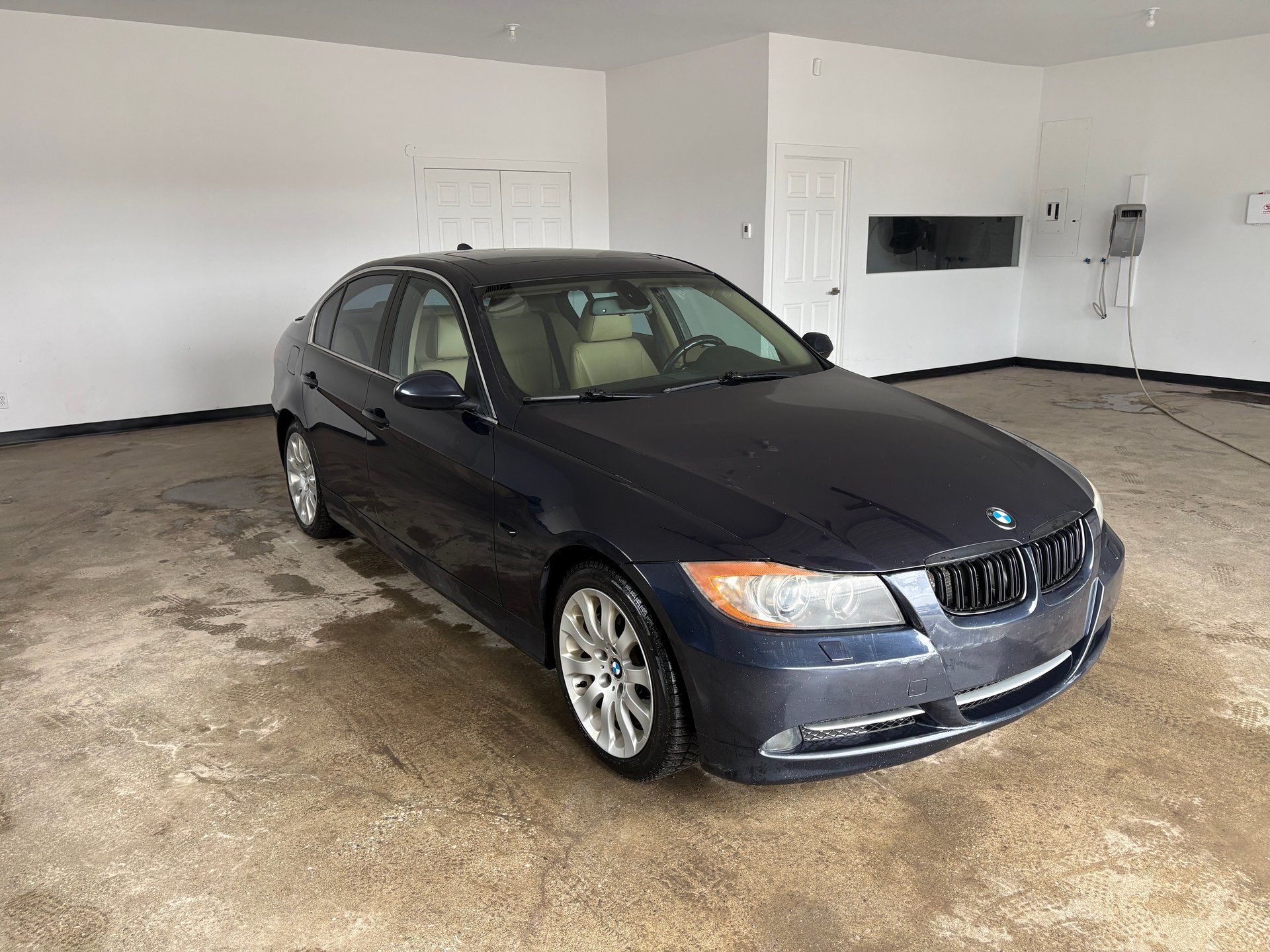 BMW 335xi 2008 - Image 4