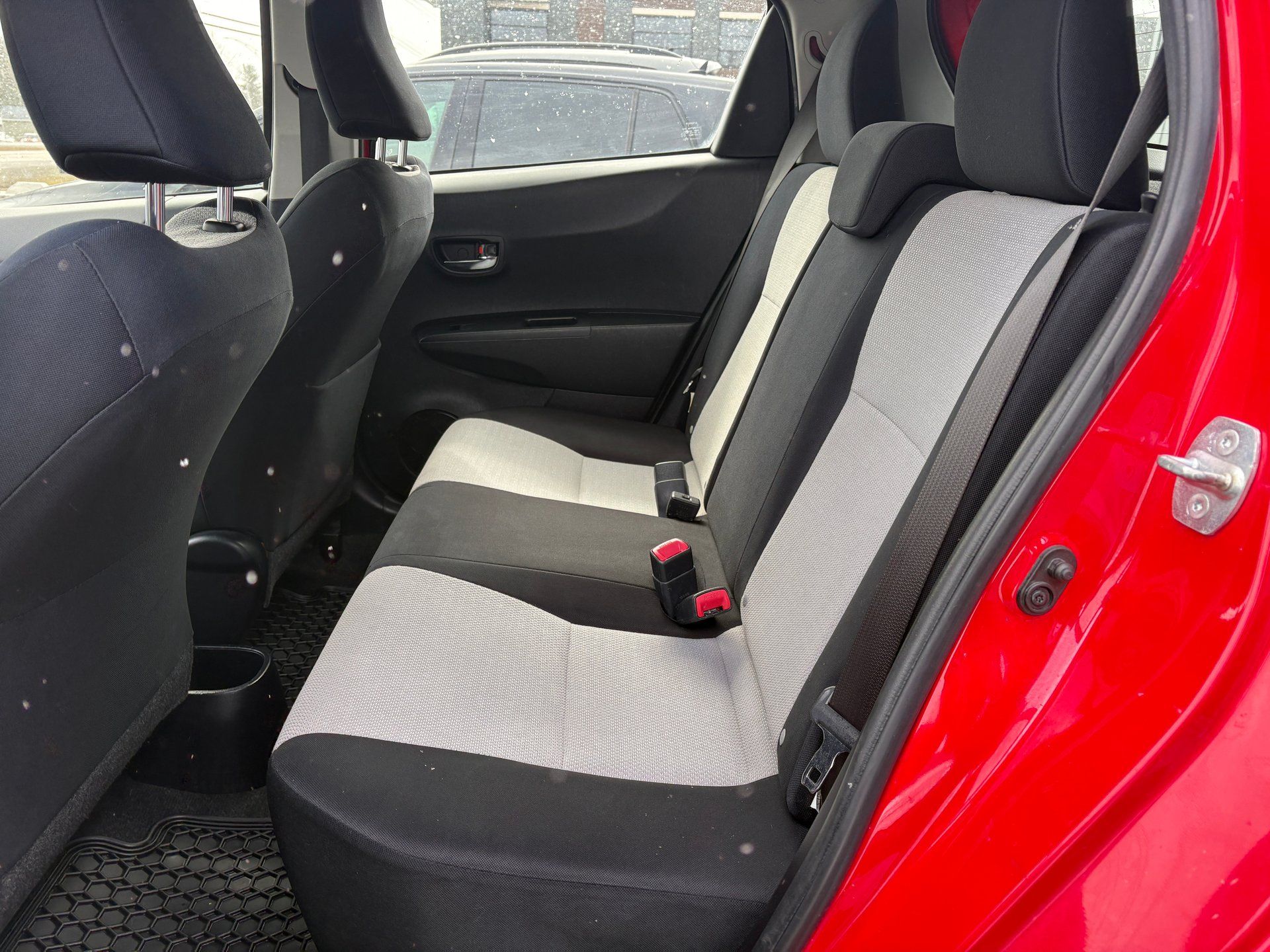 Toyota Yaris 2013 - Image 9