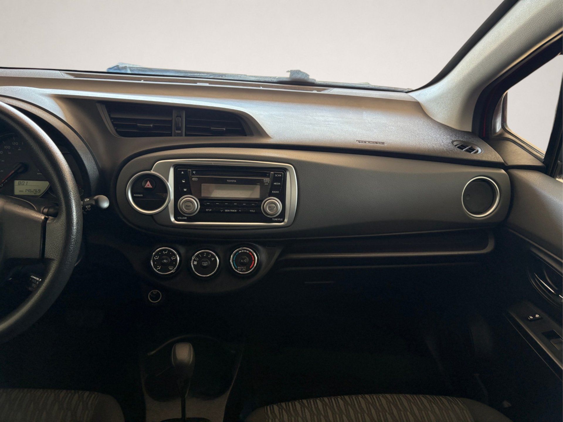 Toyota Yaris 2014 - Image 8