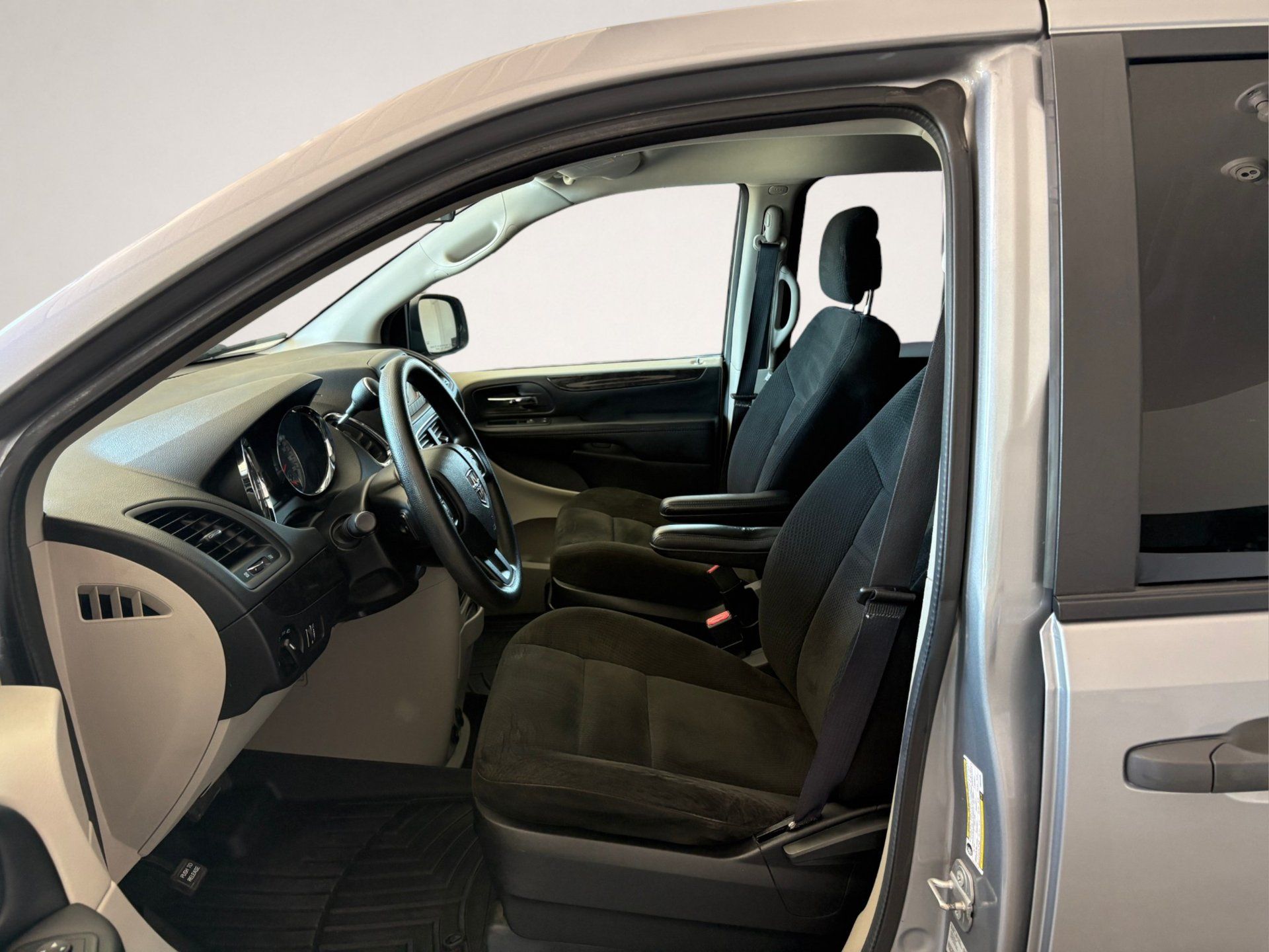Dodge Grand Caravan 2015 - Image 6