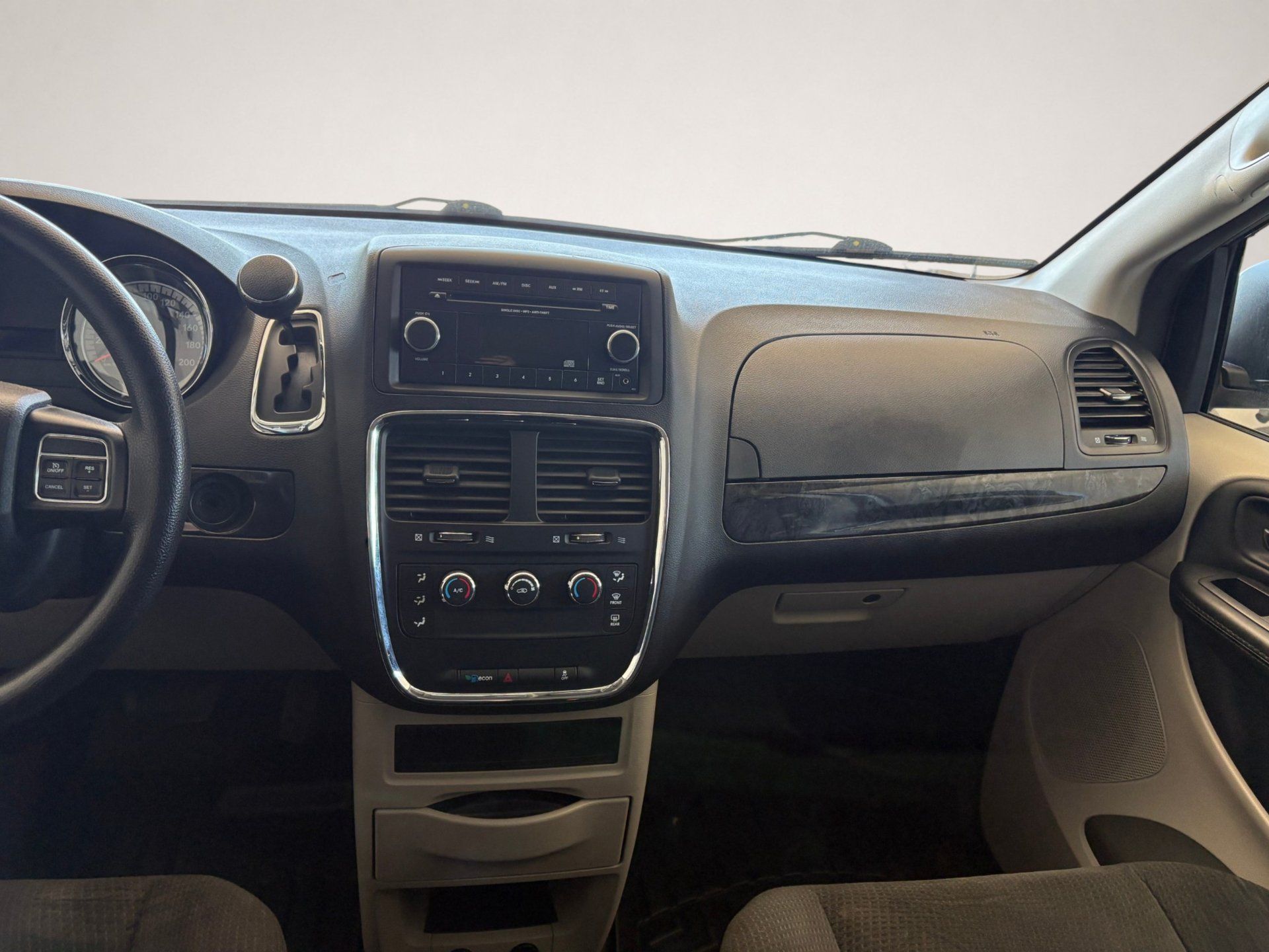 Dodge Grand Caravan 2015 - Image 8