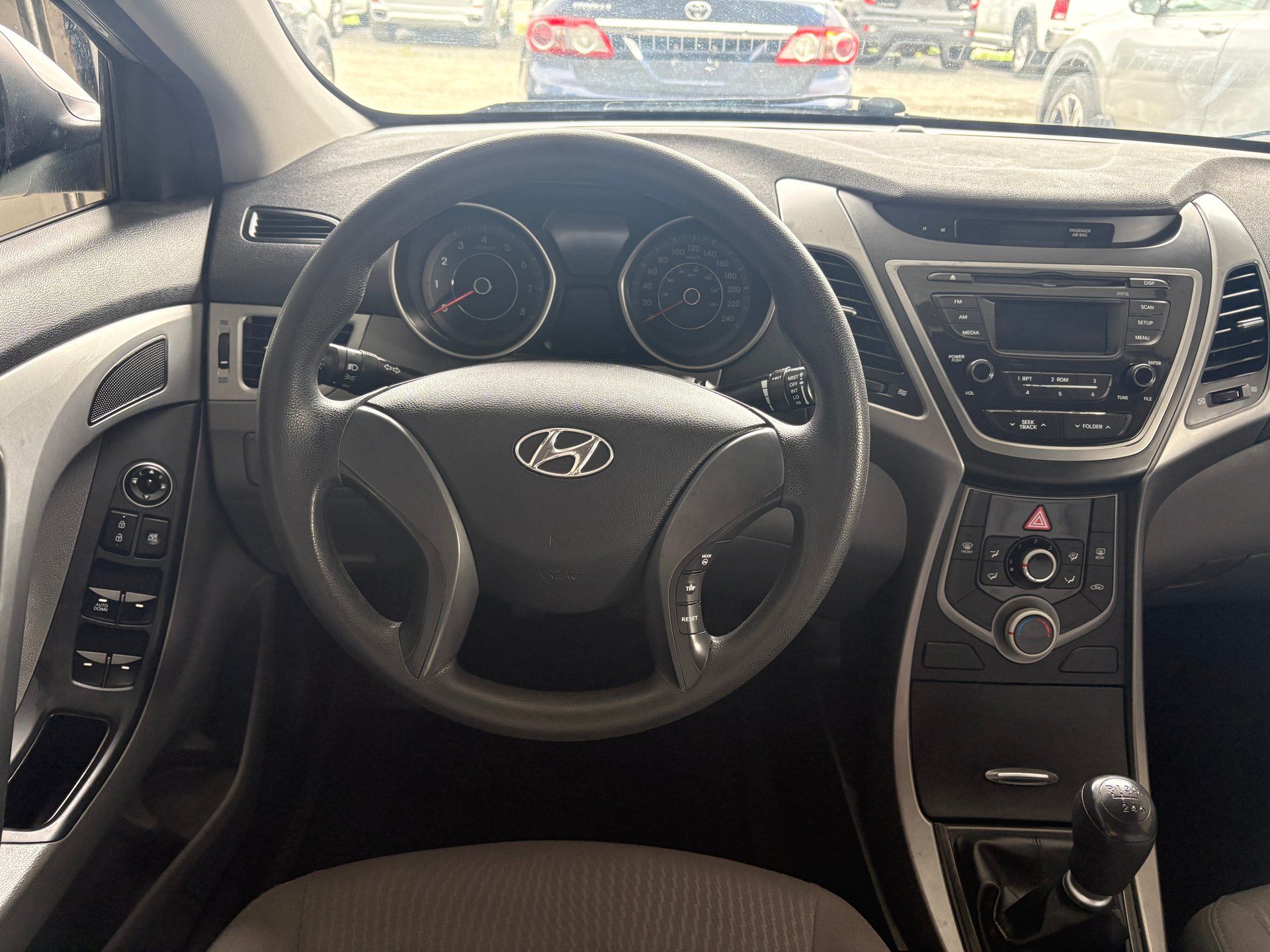 Hyundai Elantra 2015 - Image 7