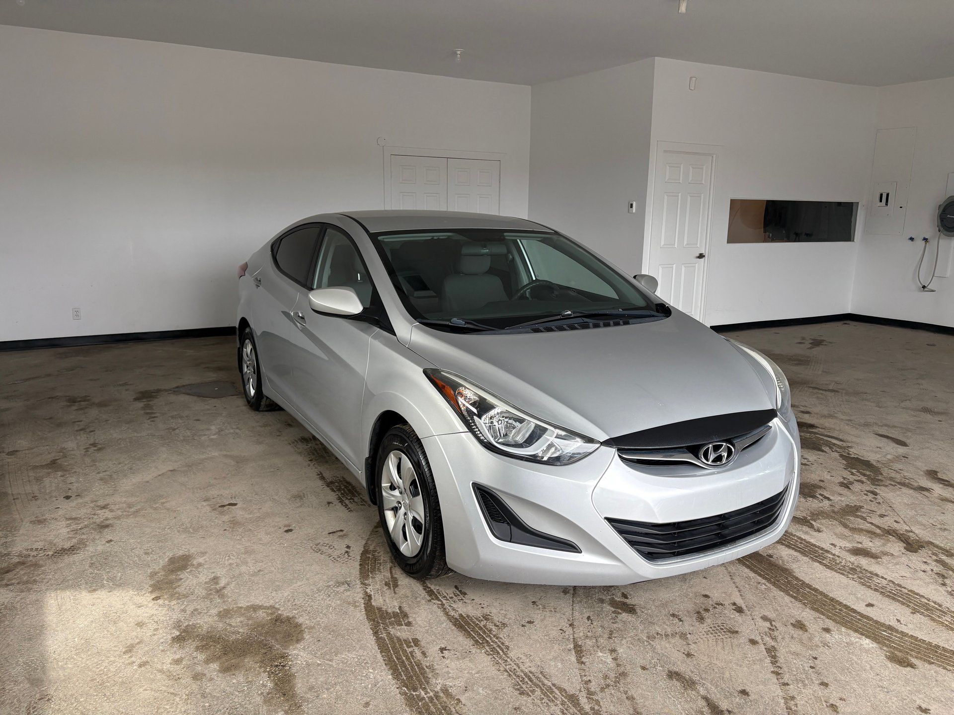 Hyundai Elantra 2015 - Image 4
