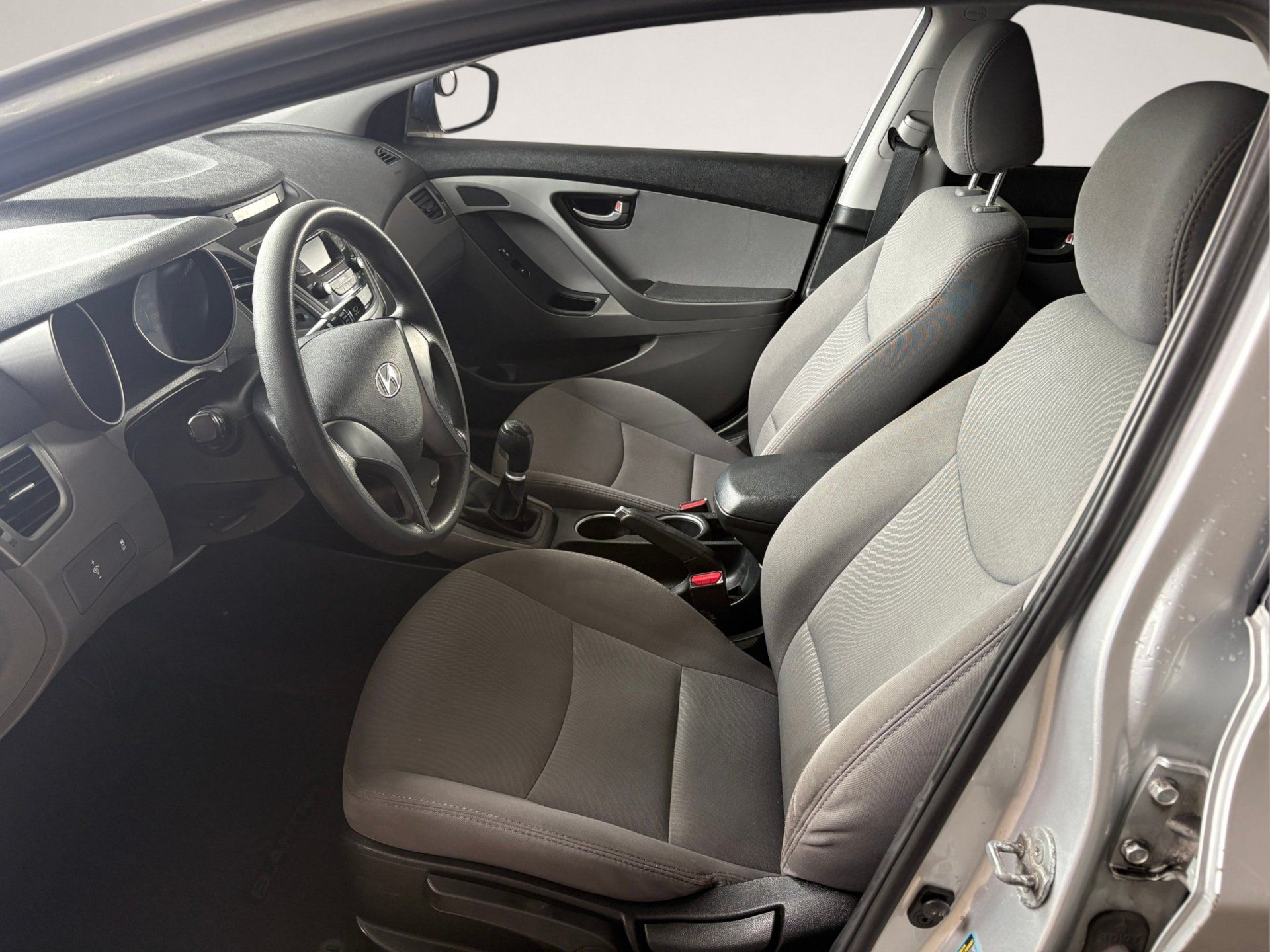 Hyundai Elantra 2015 - Image 6