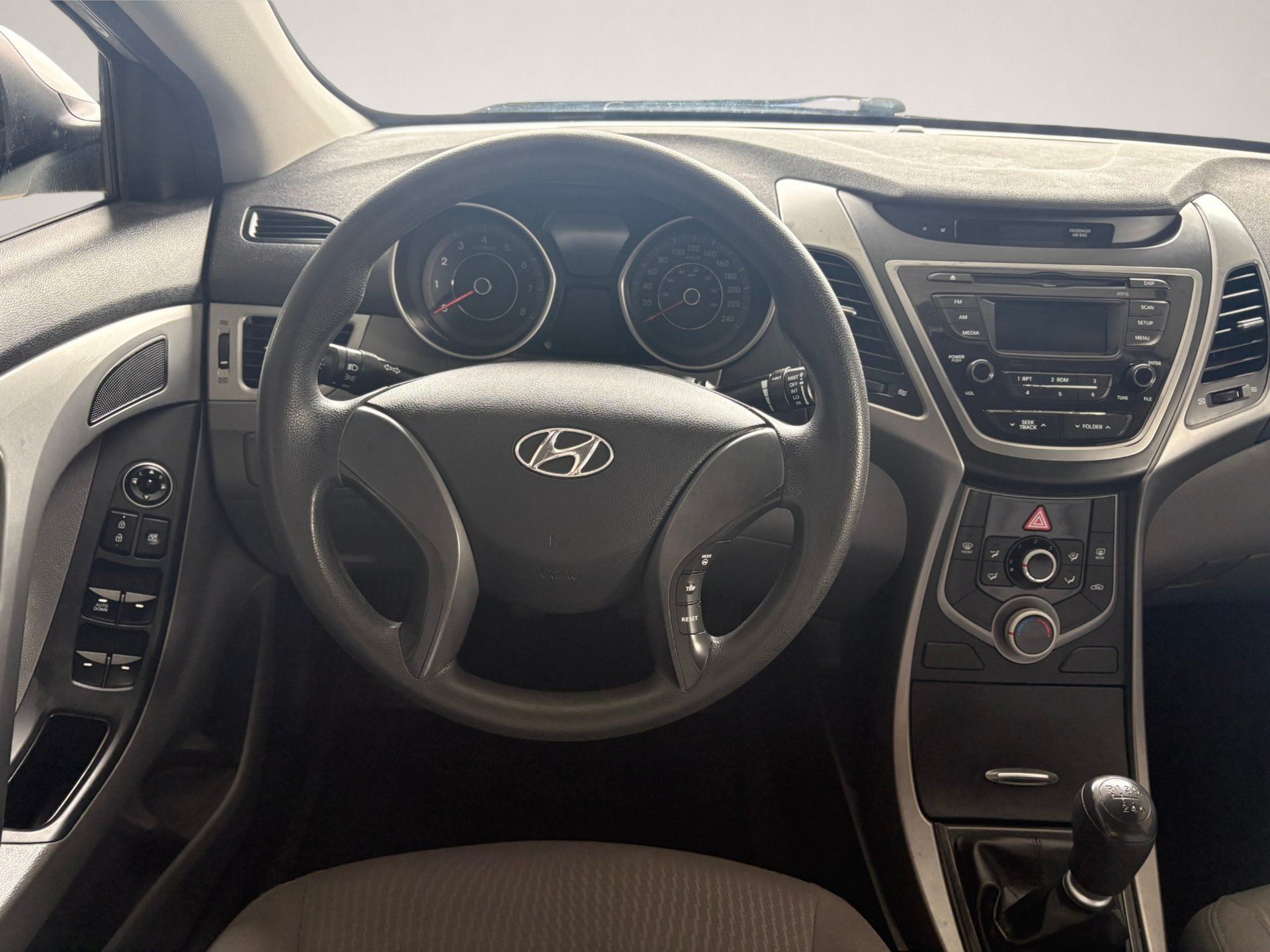 Hyundai Elantra 2015 - Image 7