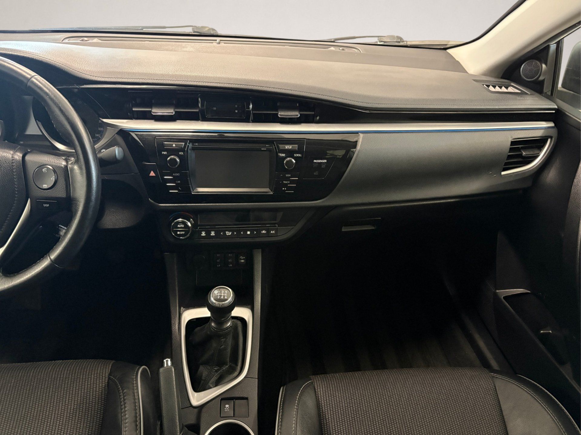 Toyota Corolla 2015 - Image 8