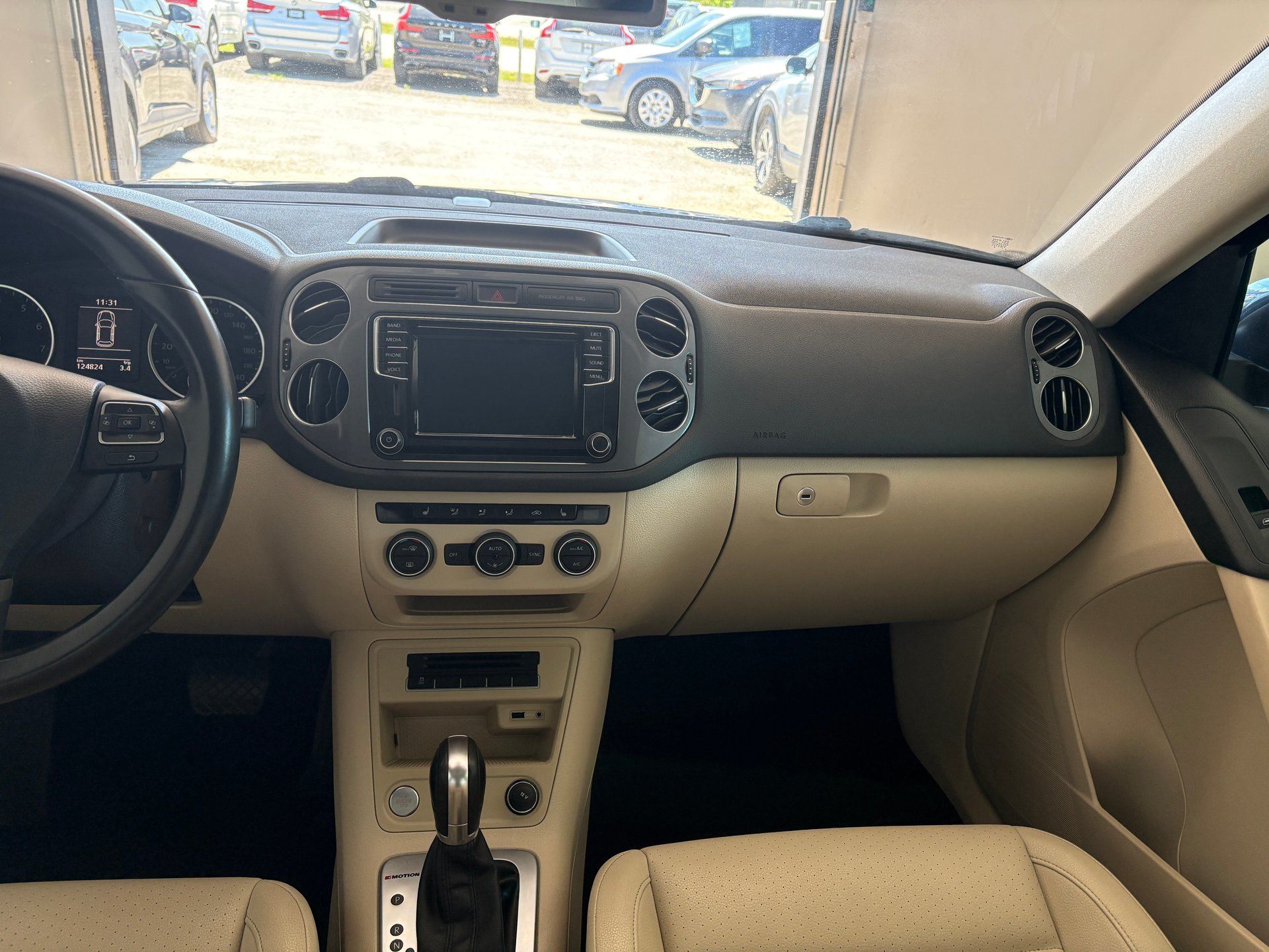 Volkswagen Tiguan 2016 - Image 8