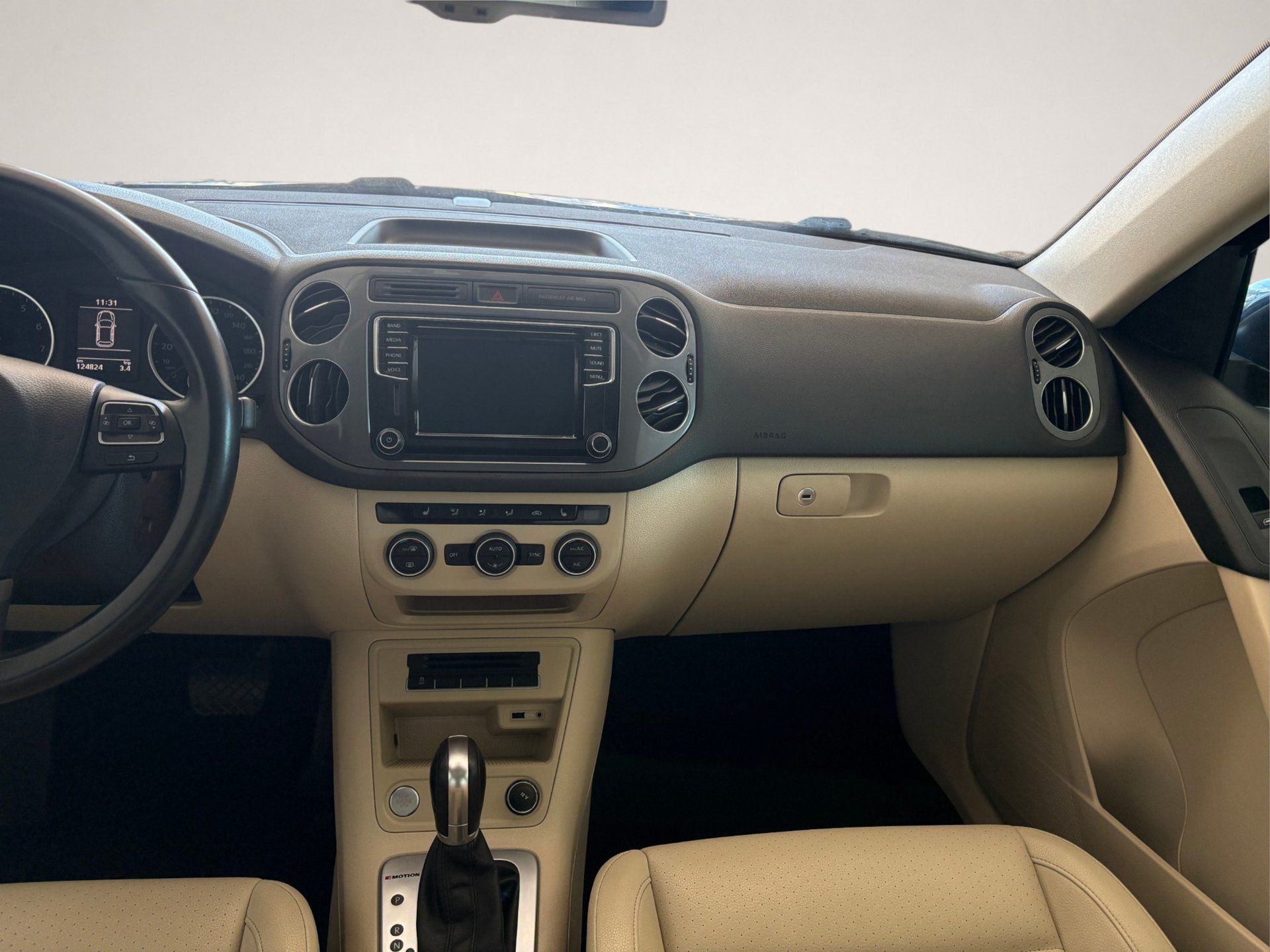 Volkswagen Tiguan 2016 - Image 8