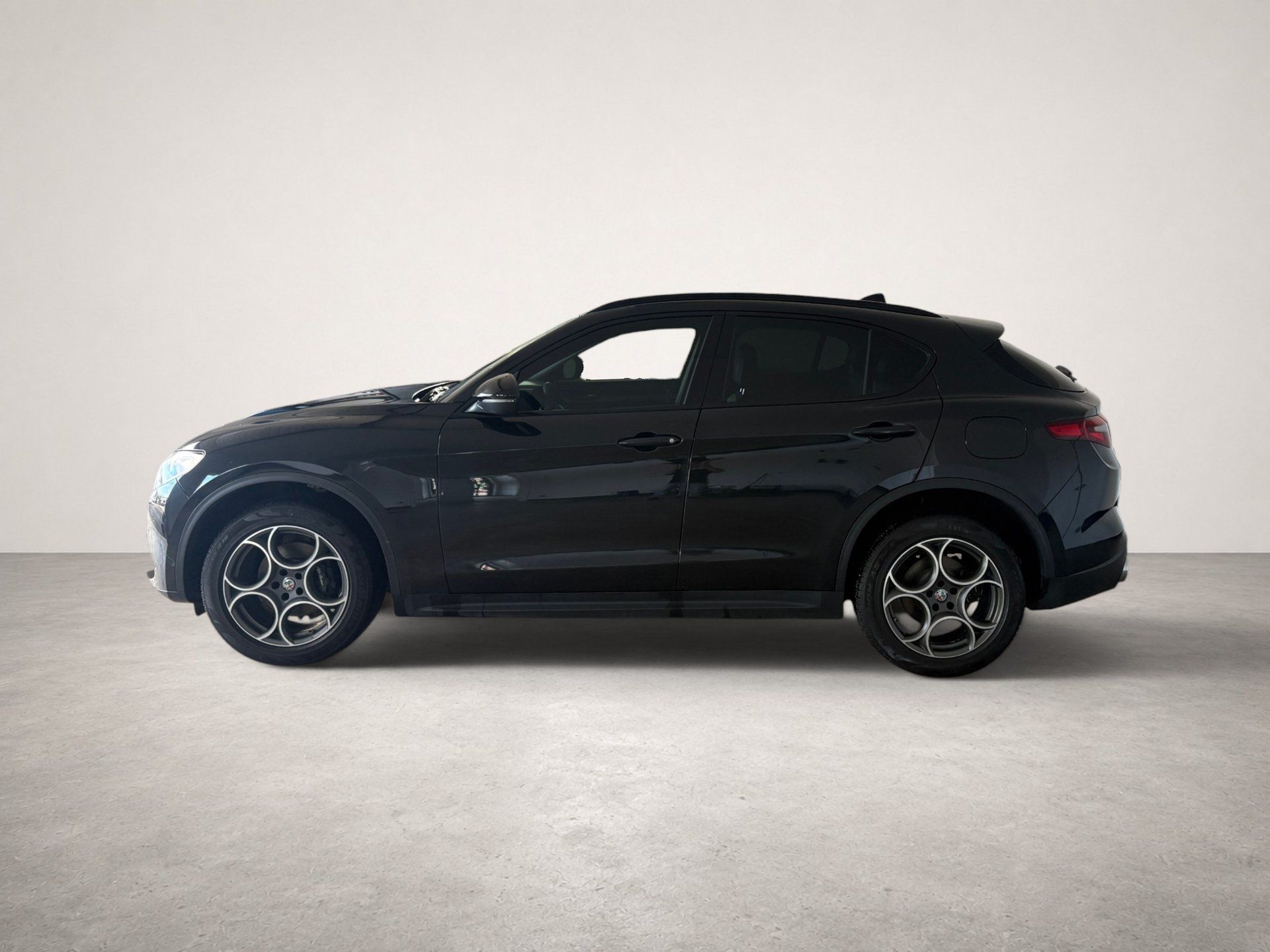 Alfa Romeo Stelvio 2018 - Image 3