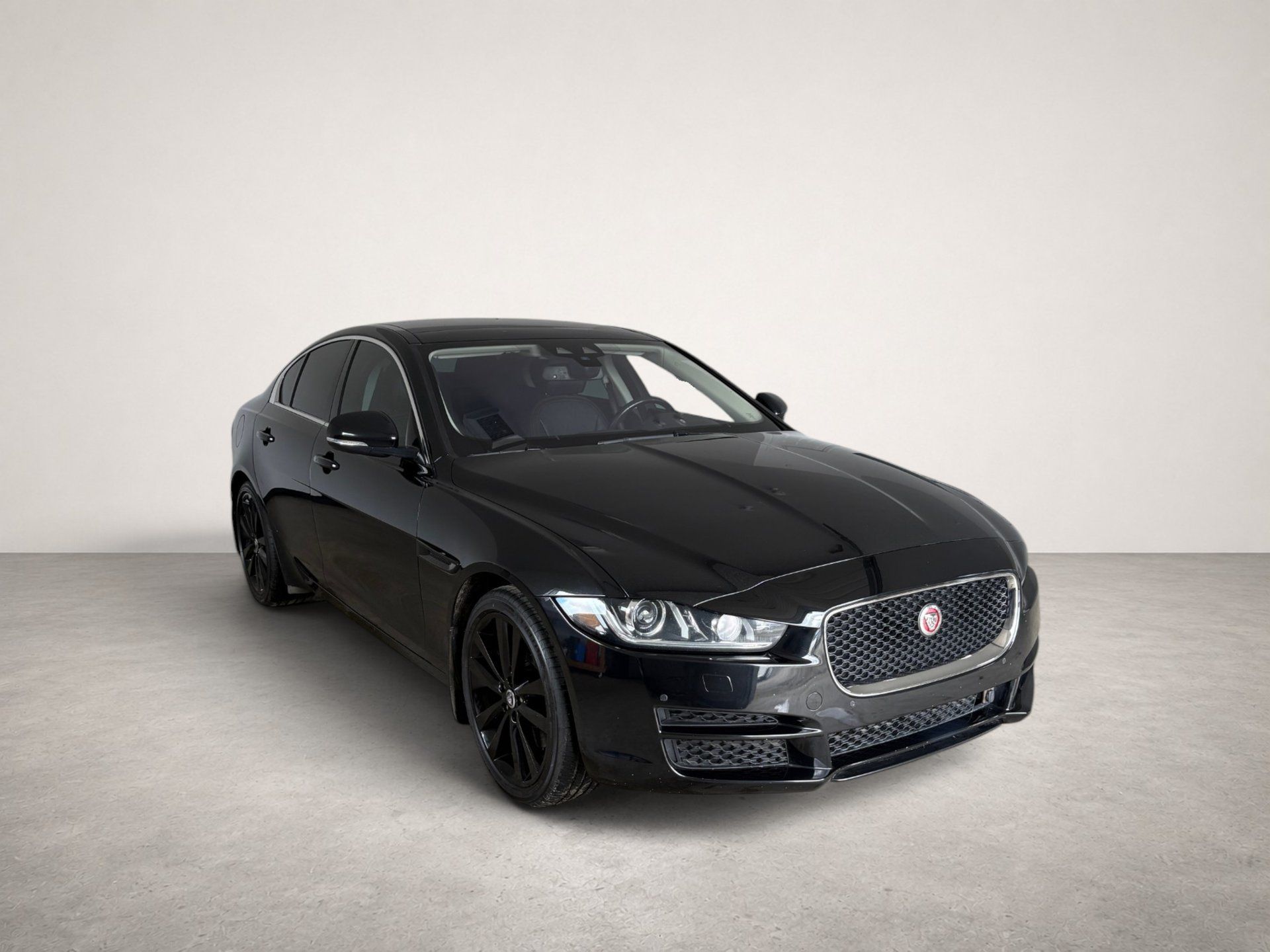 Jaguar XE 2018 - Image 4
