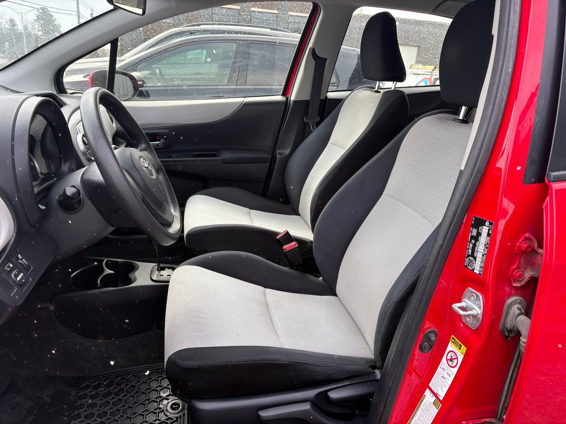 Toyota Yaris 2013 - Thumbnail 6