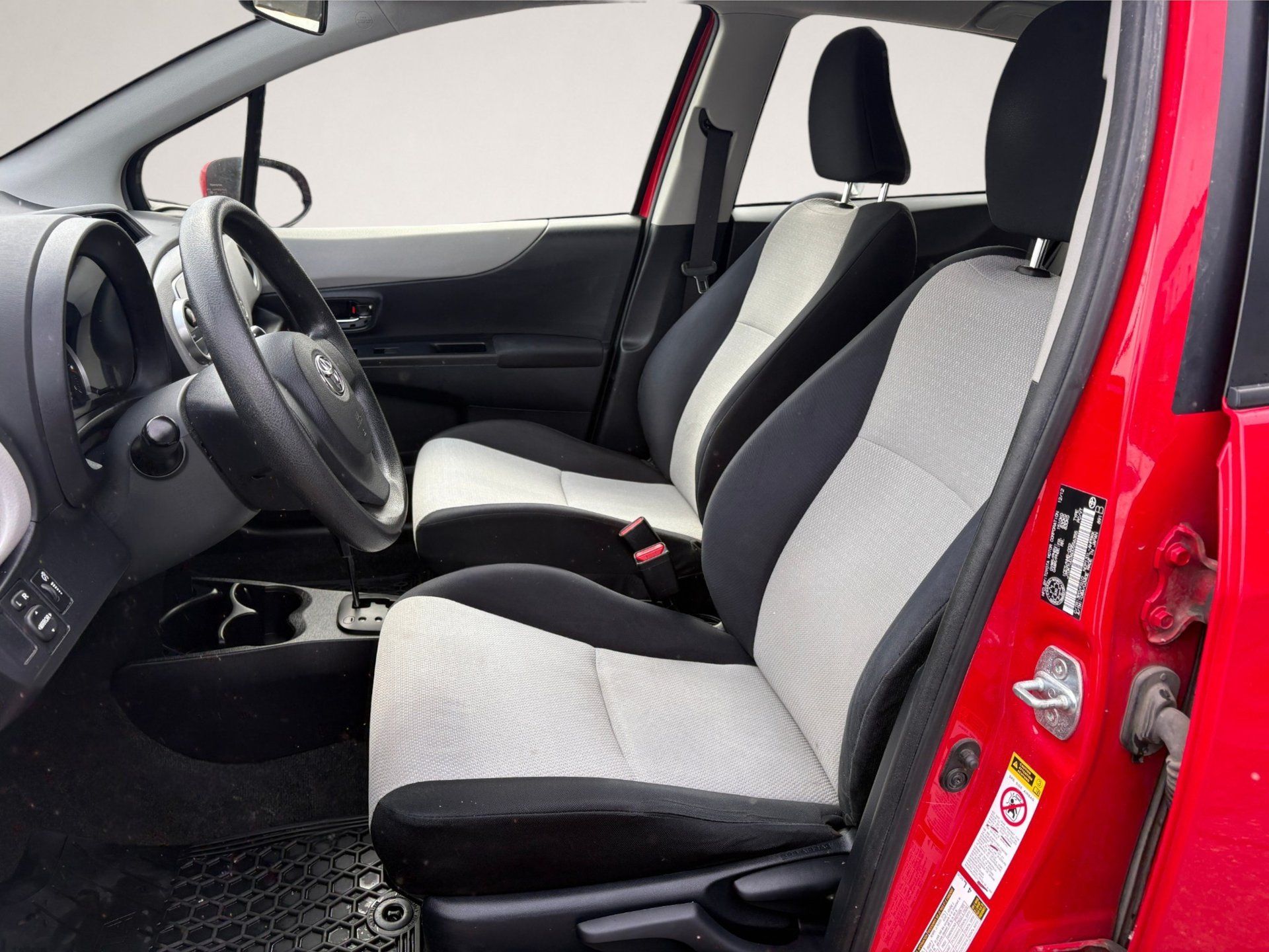 Toyota Yaris 2013 - Thumbnail 6