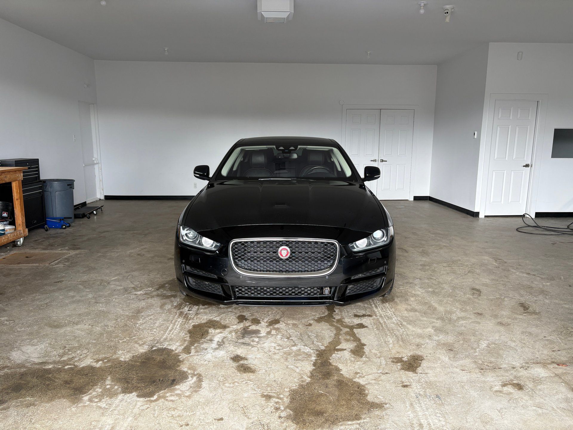 Jaguar XE 2018 - Thumbnail 1