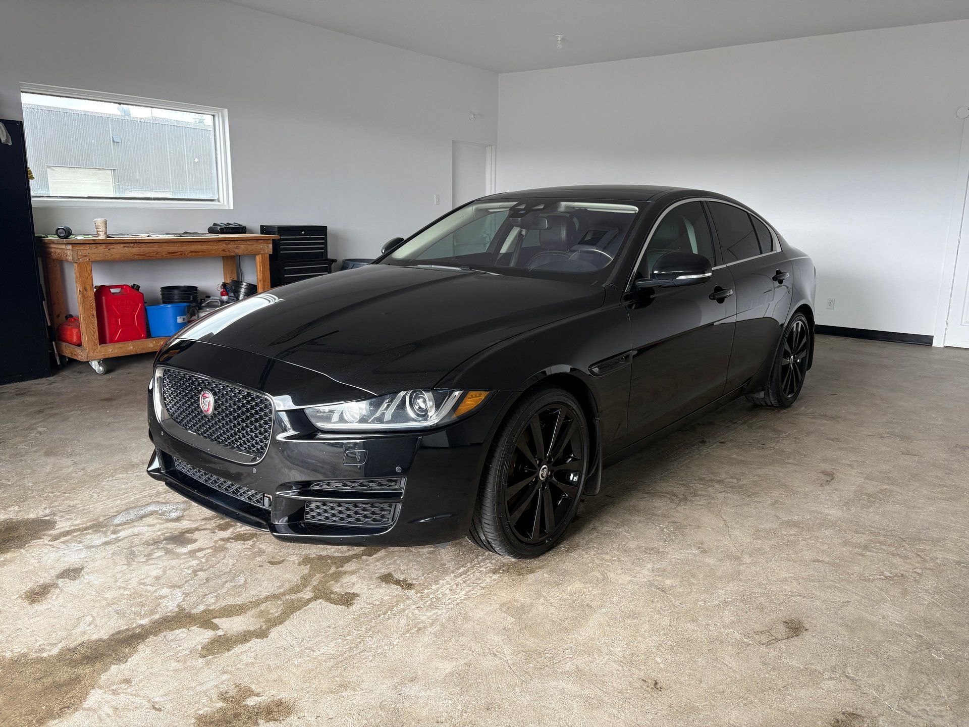 Jaguar XE 2018 - Thumbnail 2