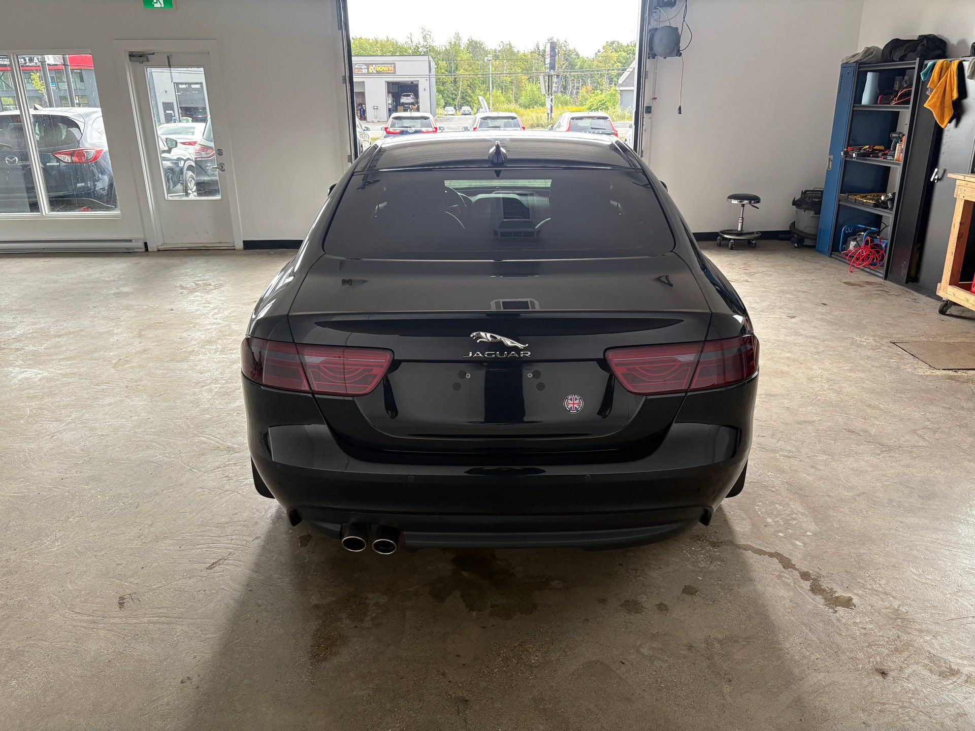 Jaguar XE 2018 - Thumbnail 5