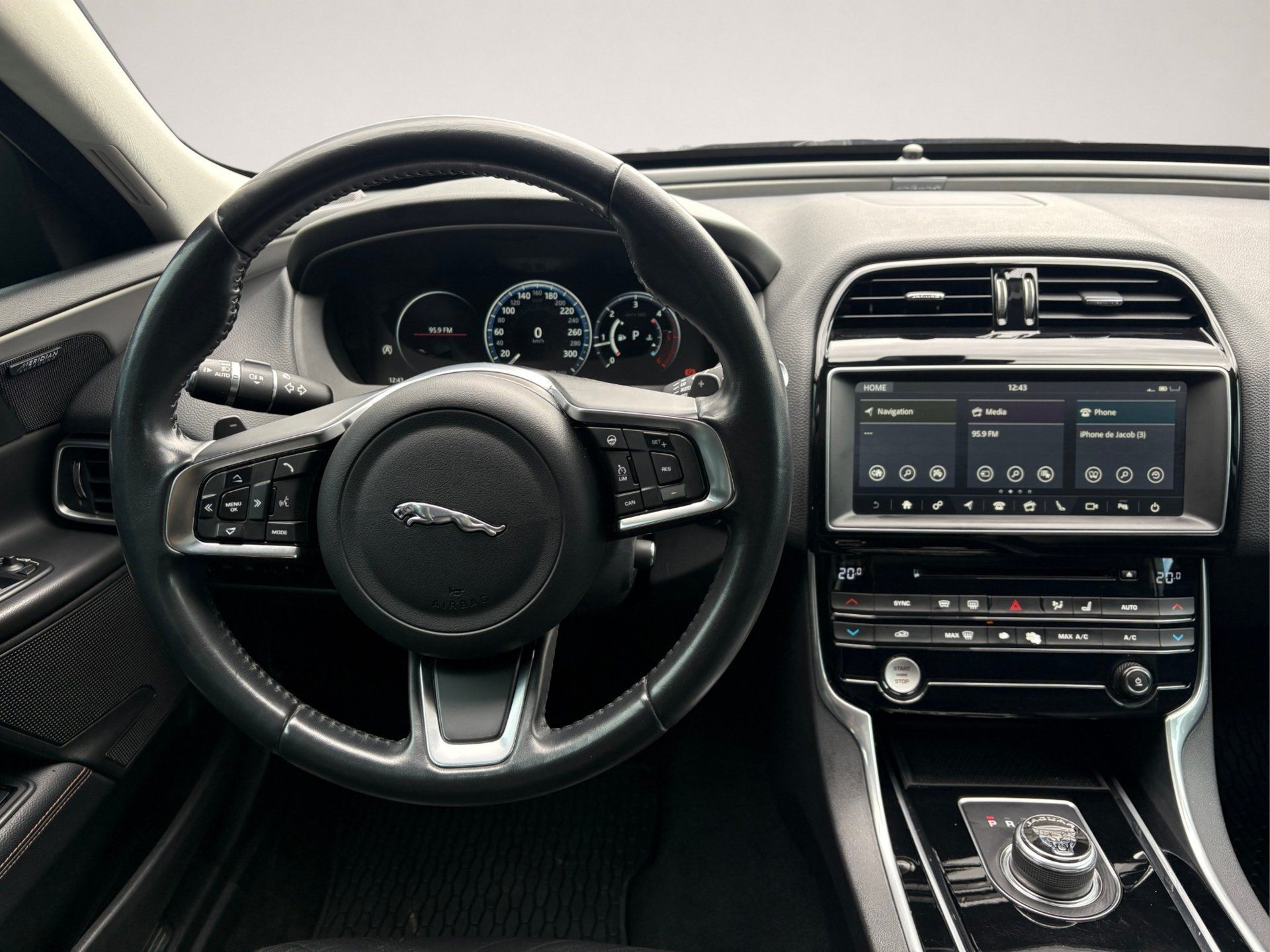 Jaguar XE 2018 - Thumbnail 7