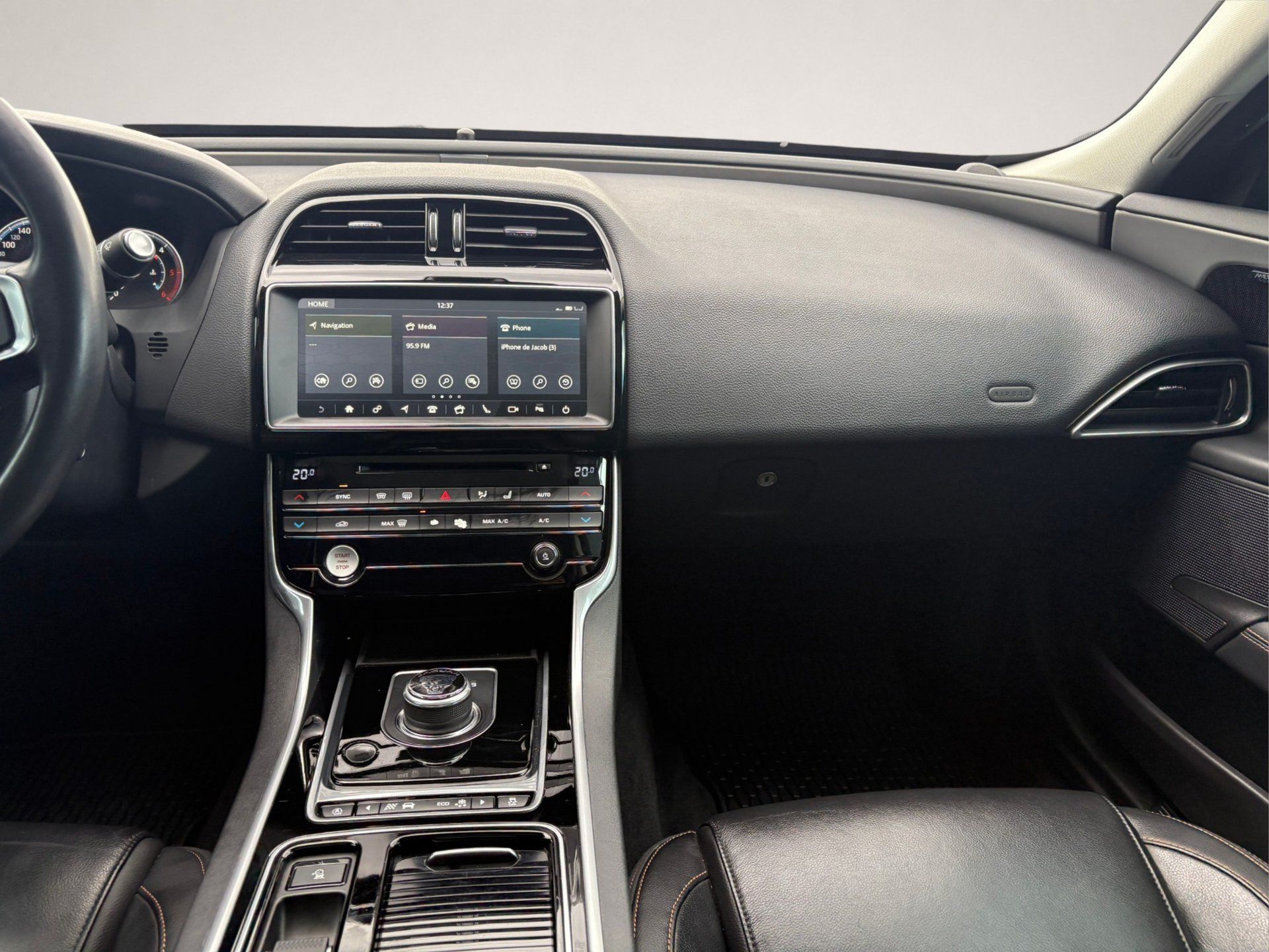 Jaguar XE 2018 - Thumbnail 8